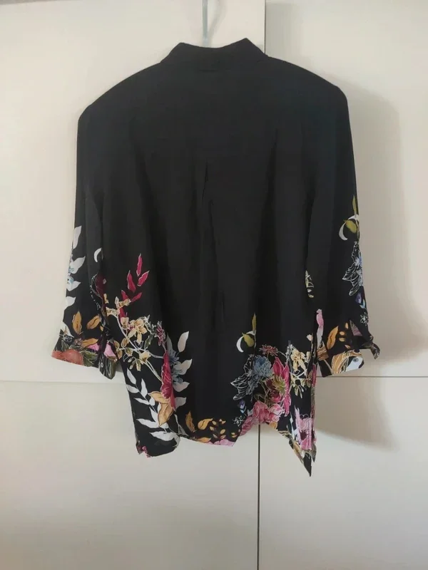 Stradivarius Camisa blusa preta floral tamanho P – photo 2